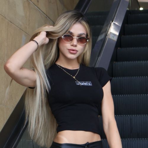 escalera camisa negra